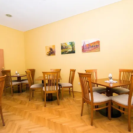 Otel Garni Ana