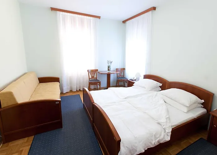 Garni Ana روغاسكا سْلاتِنا