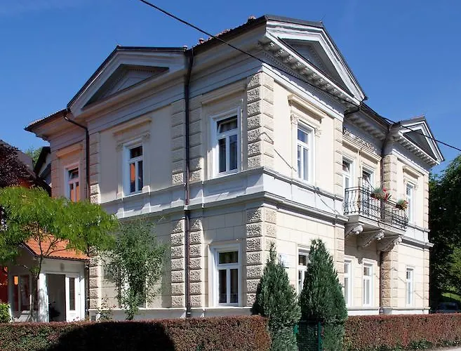 فندق Garni Ana 3*